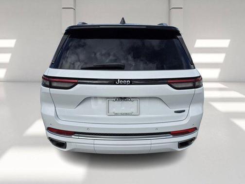 2022 Jeep Grand Cherokee Summit