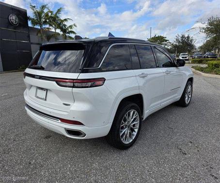 2022 Jeep Grand Cherokee Summit