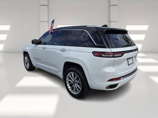 2022 Jeep Grand Cherokee Summit