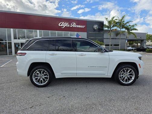 2022 Jeep Grand Cherokee Summit