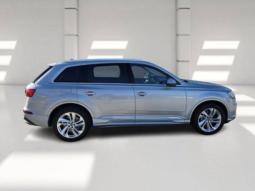 2023 Audi Q7 55 Premium Plus