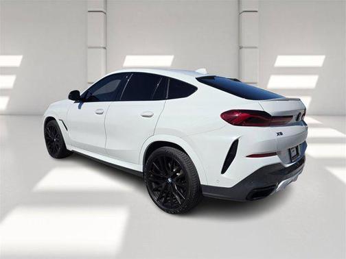 2022 BMW X6 M50i