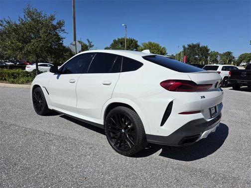 2022 BMW X6 M50i