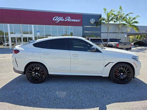 2022 BMW X6 M50i