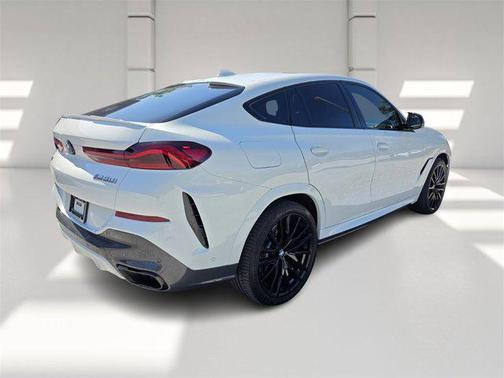 2022 BMW X6 M50i