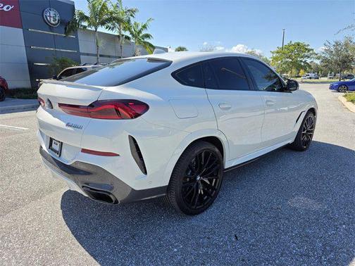 2022 BMW X6 M50i