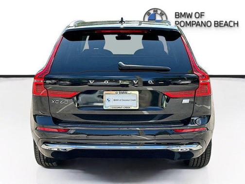 2022 Volvo XC60 Recharge Plug-In Hybrid T8 Inscription Expression