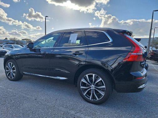 2022 Volvo XC60 Recharge Plug-In Hybrid T8 Inscription Expression