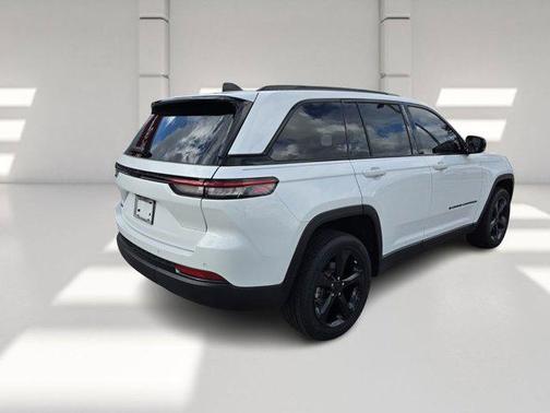 2022 Jeep Grand Cherokee Altitude