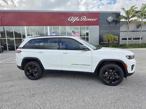 2022 Jeep Grand Cherokee Altitude