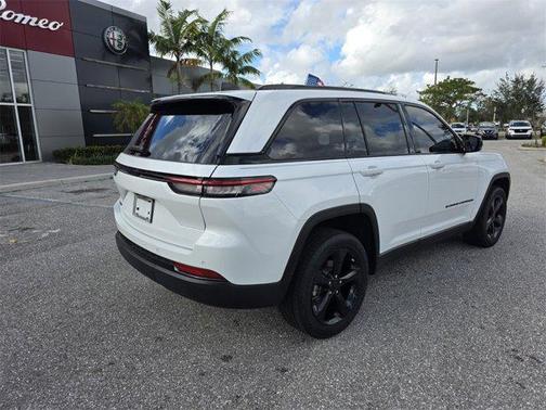 2022 Jeep Grand Cherokee Altitude