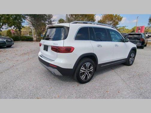 2025 Mercedes-Benz GLB 250 4MATIC