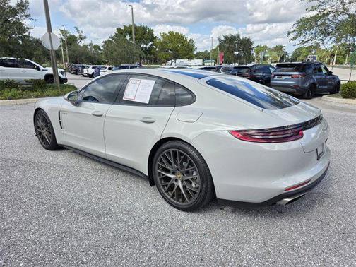 2018 Porsche Panamera 4