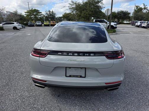 2018 Porsche Panamera 4