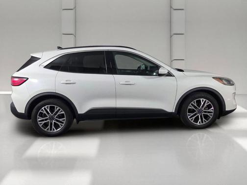 STAR WHITE METALLIC TRI-COAT 2020 Ford Escape SEL