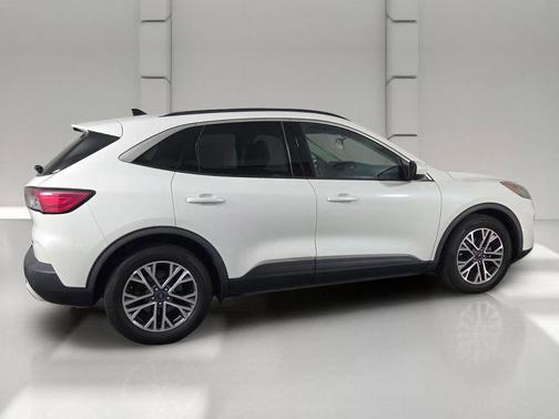 STAR WHITE METALLIC TRI-COAT 2020 Ford Escape SEL