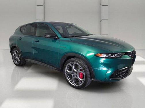 Verde Fangio Metallic 2024 Alfa Romeo Tonale Veloce EAWD