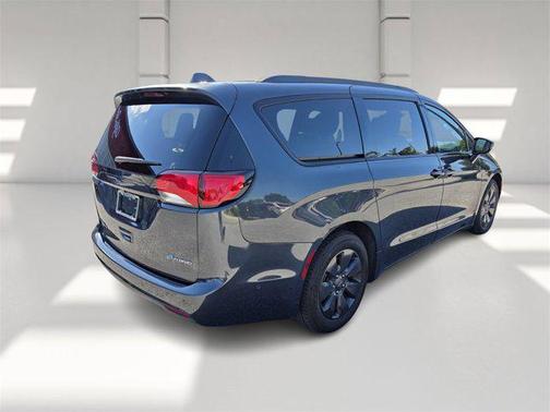 2019 Chrysler Pacifica Hybrid Limited