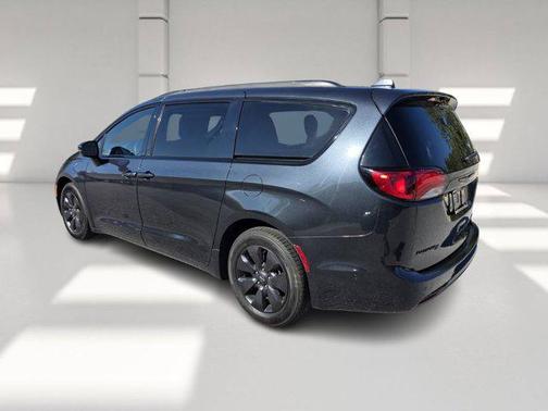 2019 Chrysler Pacifica Hybrid Limited