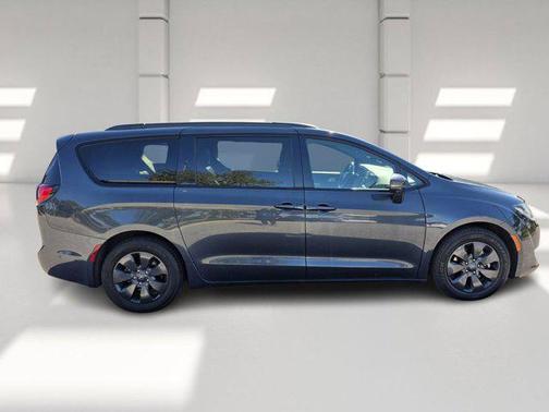 2019 Chrysler Pacifica Hybrid Limited