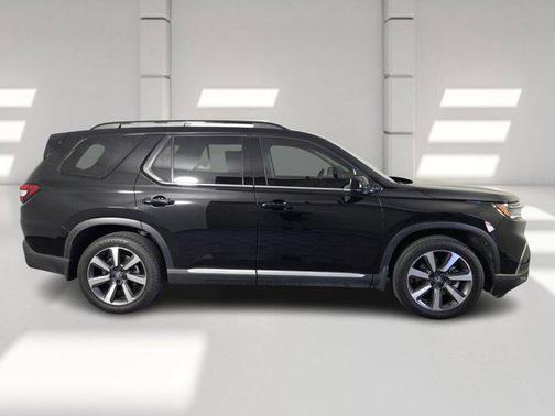 Crystal Black Pearl 2025 Honda Pilot Elite