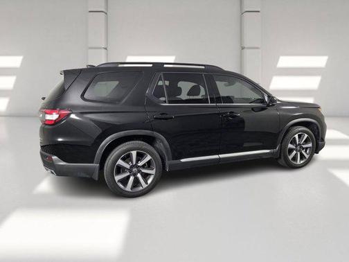 Crystal Black Pearl 2025 Honda Pilot Elite
