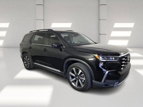 Crystal Black Pearl 2025 Honda Pilot Elite