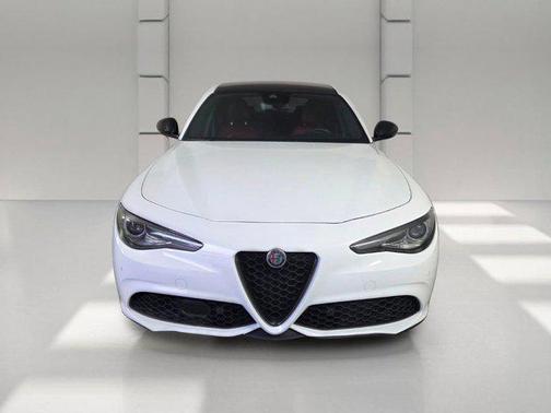 Alfa White 2022 Alfa Romeo Giulia Veloce