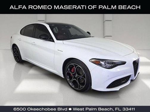 Alfa White 2022 Alfa Romeo Giulia Veloce