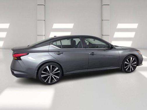 2022 Nissan Altima SR FWD