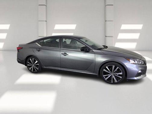 2022 Nissan Altima SR FWD