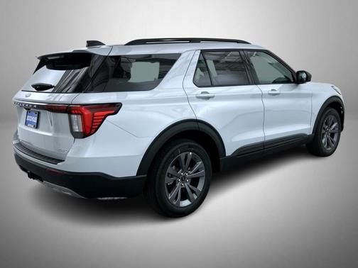 Space White Metallic 2026 Ford Explorer Active