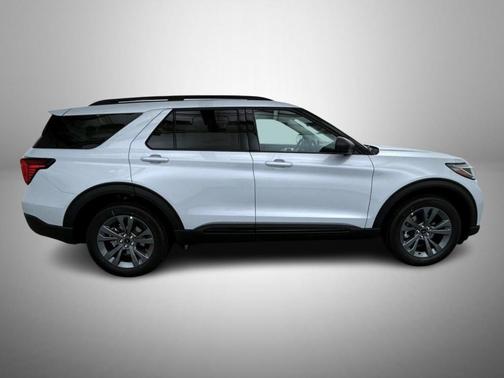 Space White Metallic 2026 Ford Explorer Active