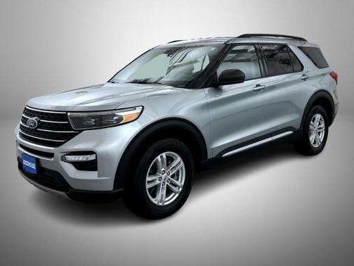Iconic Silver Metallic 2023 Ford Explorer XLT