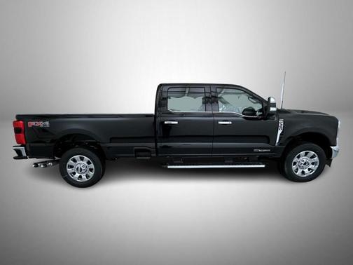 Agate Black Metallic 2026 Ford F-350 Lariat Super Duty