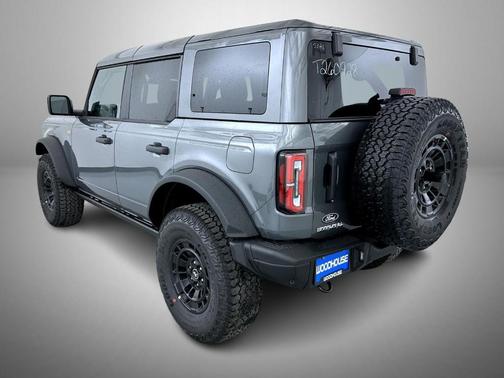 Carbonized Gray Metallic 2026 Ford Bronco Badlands