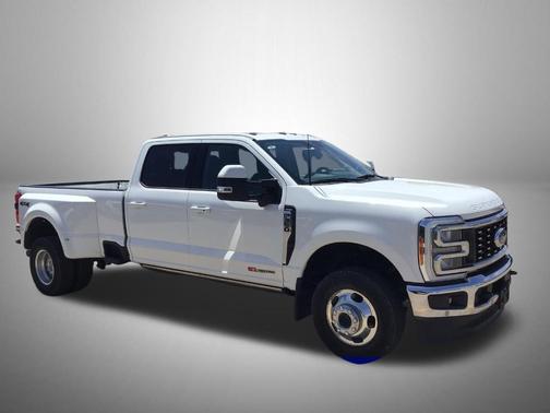 White Metallic 2023 Ford F-350 Lariat Super Duty
