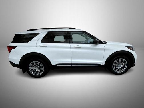 White Metallic 2025 Ford Explorer Active