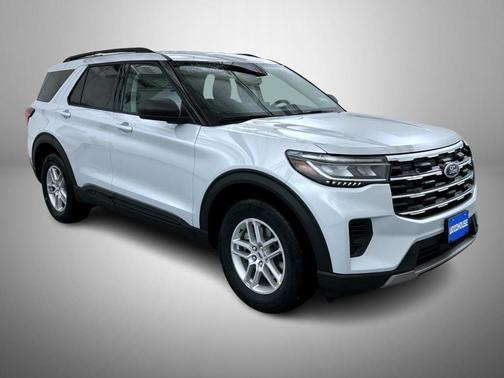 Space White Metallic 2026 Ford Explorer Active