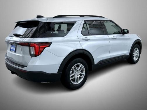 Space White Metallic 2026 Ford Explorer Active