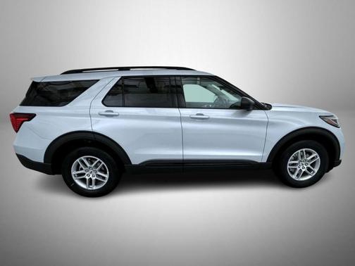 Space White Metallic 2026 Ford Explorer Active