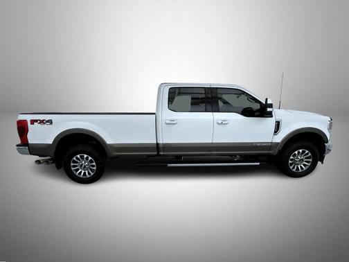 White 2022 Ford F-250 Lariat