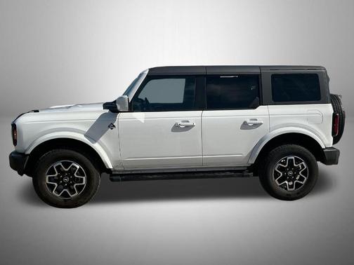 Oxford White 2024 Ford Bronco Outer Banks