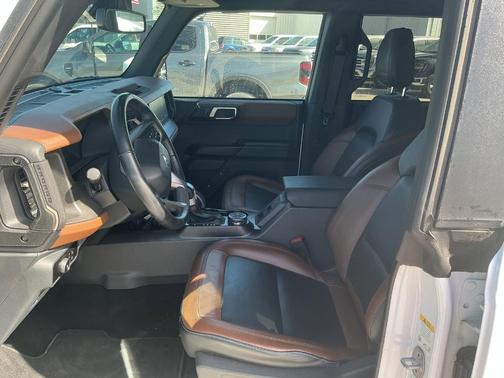 Oxford White 2024 Ford Bronco Outer Banks