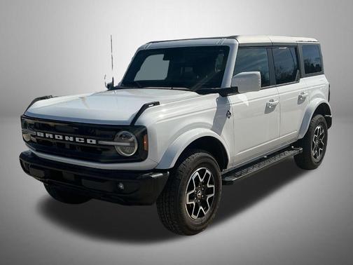Oxford White 2024 Ford Bronco Outer Banks
