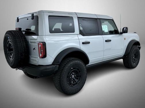 Avalanche Gray 2026 Ford Bronco Badlands
