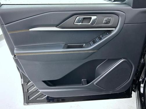 Agate Black Metallic 2026 Ford Explorer Tremor