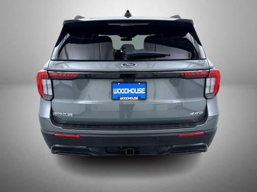Gray Metallic 2025 Ford Explorer ST-Line