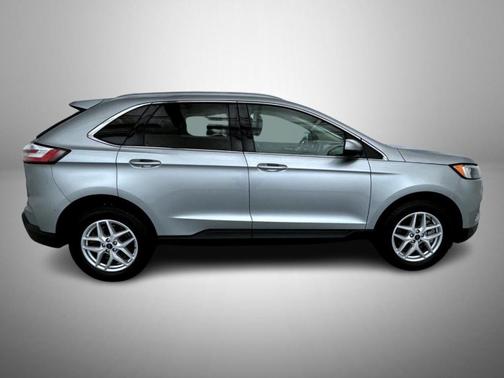 Iconic Silver Metallic 2022 Ford Edge SEL
