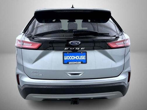 Iconic Silver Metallic 2022 Ford Edge SEL
